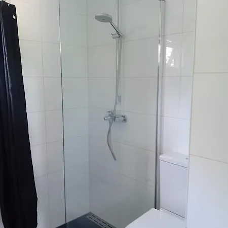 Knusse Met Binnen En Buitenzwembad Op Het Park Ermelo