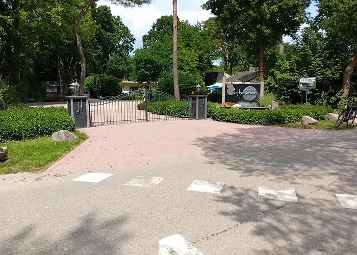 Knusse Met Binnen En Buitenzwembad Op Het Park Ferienhaus